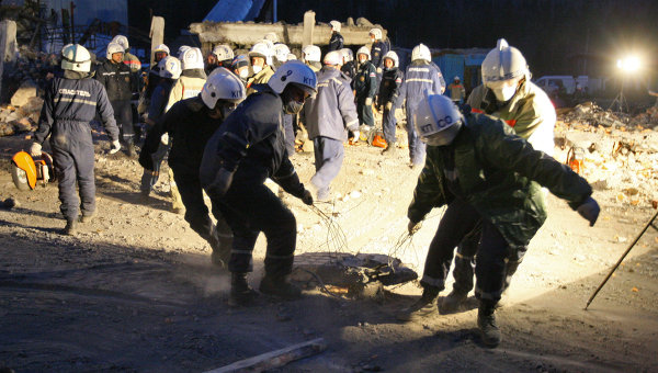 Последствия взрывов на шахте Распадская в Кемеровской области